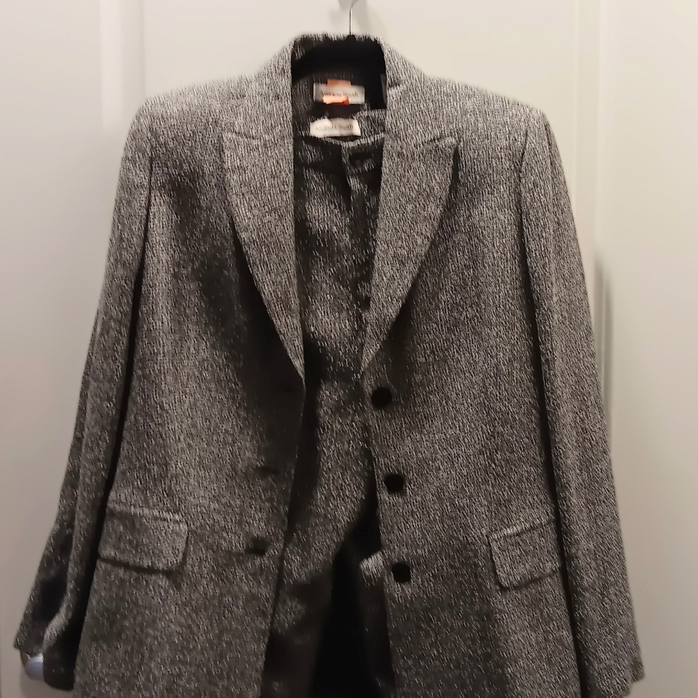 Amanda Smith SUIT
